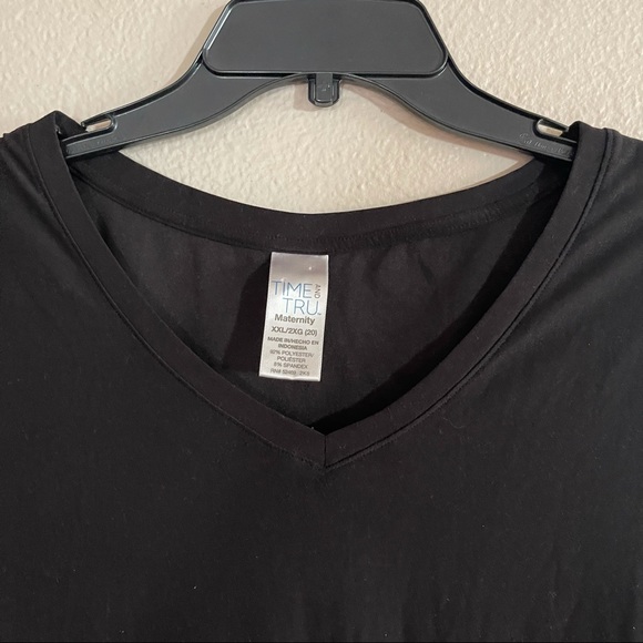 Time & Tru Black Side Ruched V-neck Maternity Top - Picture 8 of 15